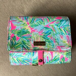 Lilly Pulitzer Hanging Travel Case. TROPICAL PINK